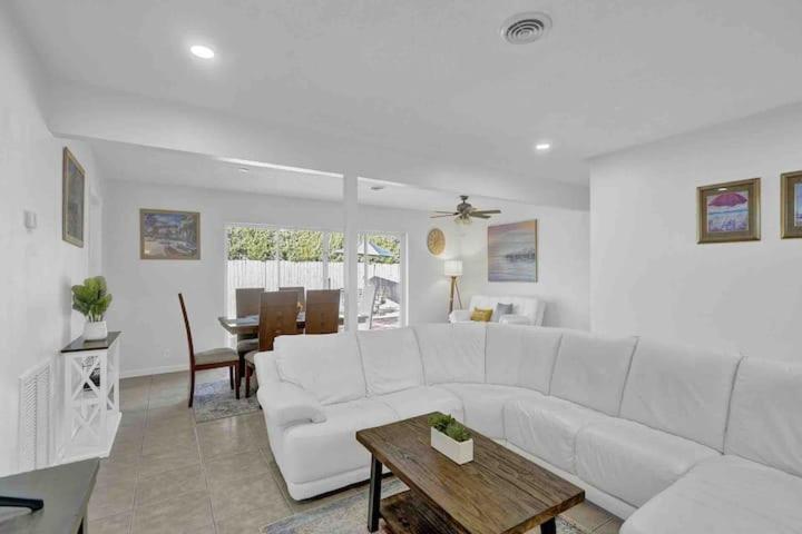 Beautiful 4 Bedrooms/Pool/Walk To Beach 迪尔菲尔德海滩 外观 照片