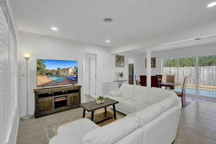 Beautiful 4 Bedrooms/Pool/Walk To Beach 迪尔菲尔德海滩 外观 照片