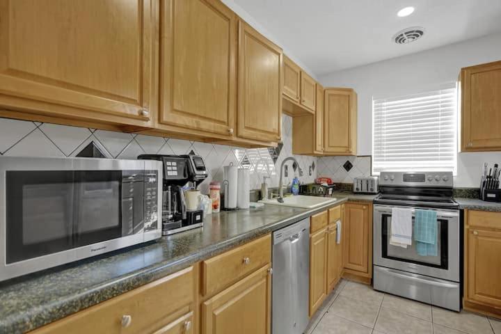 Beautiful 4 Bedrooms/Pool/Walk To Beach 迪尔菲尔德海滩 外观 照片